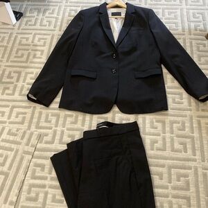 Banana Republic black suit size 14. Worn once!